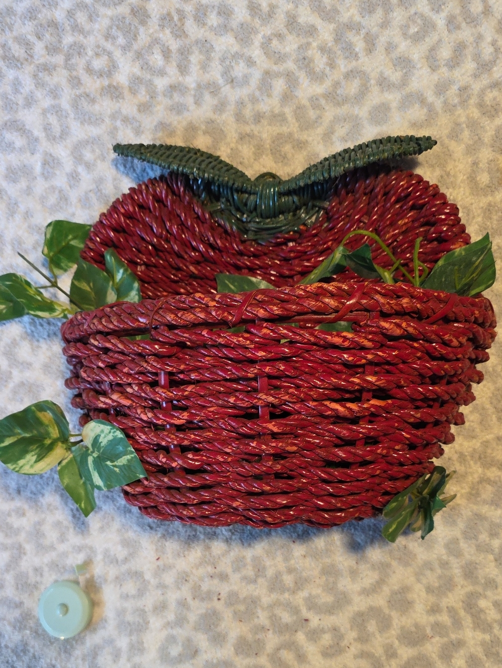 Vintage Red Apple Wicker Wall Hanging Pocket Basket 14x13